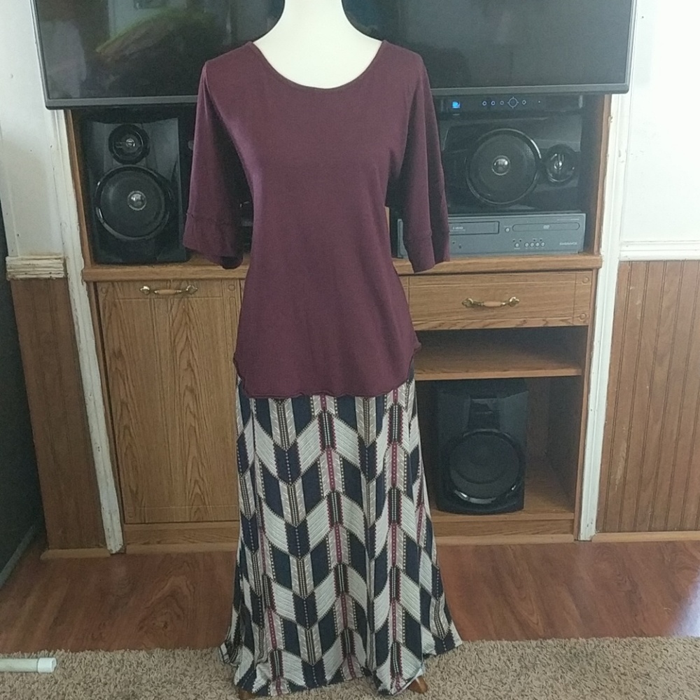 Maroon 3/4 length sleeve, thin tee